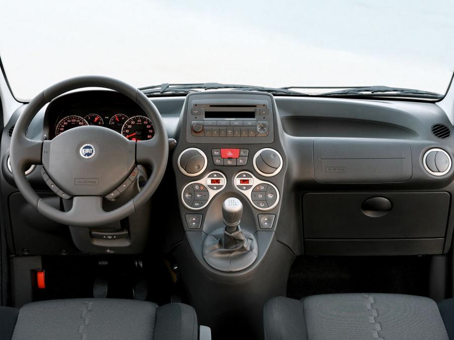  Fiat Panda 100 HP 2006 года  (фото 3 из 16)